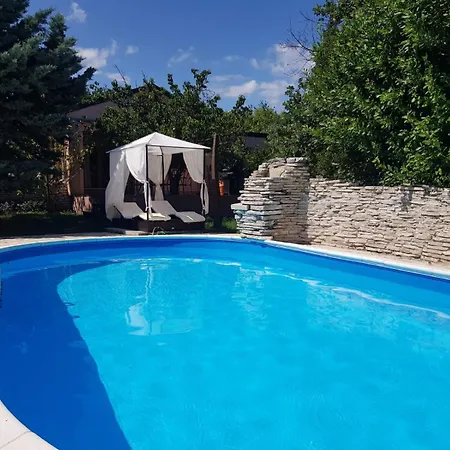 Hotel Relaxing Pool House The Zen Barban