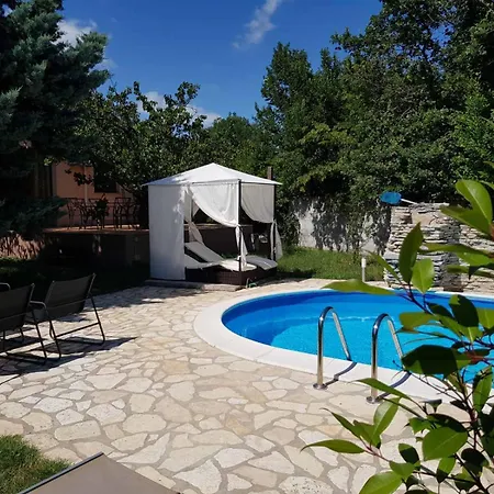 Relaxing Pool House The Zen
